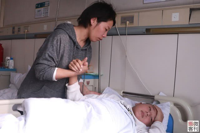 Cậu bé 13 tuổi quyết không khóc khi điều trị ung thư máu: amp;#34;Cháu không muốn mẹ buồnamp;#34; - 4