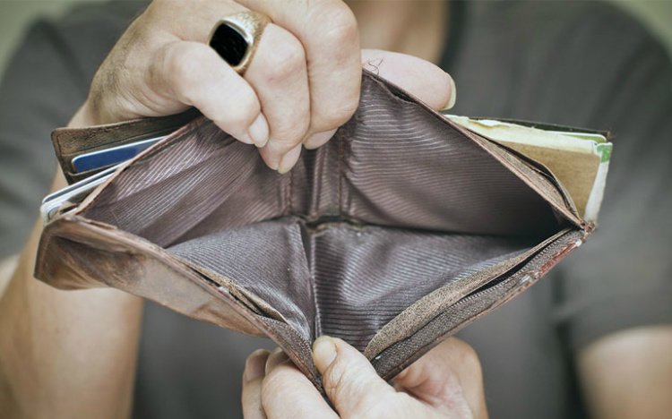 Làm hùng hục mà ví vẫn xẹp lép  vì mắc 4 sai lầm tưởng là tiết kiệm - 1