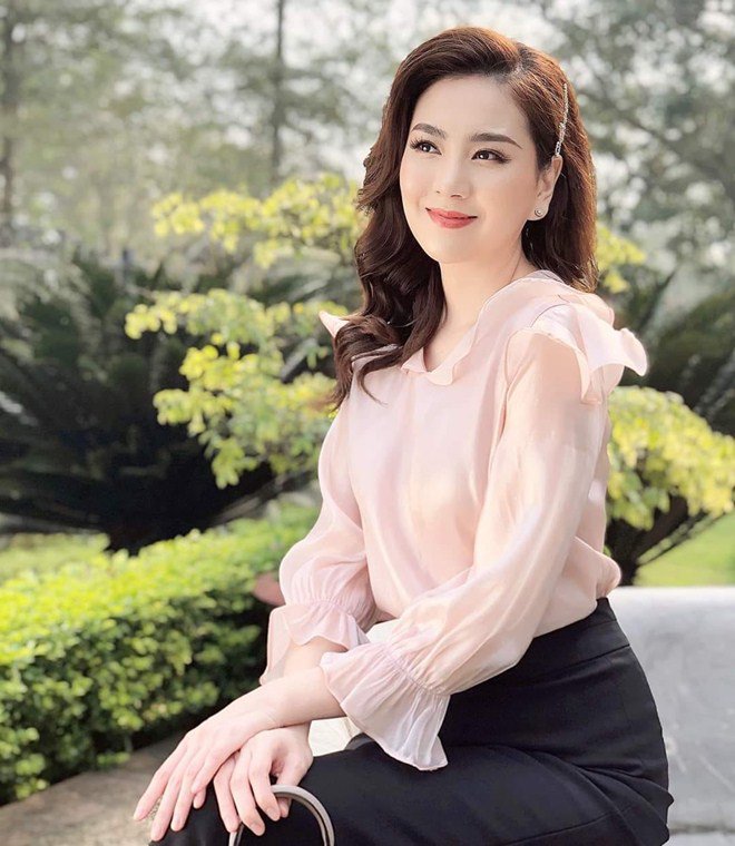 chuyen it biet ve nu btv xinh nhat vtv: bi che la "khung long", thi truot nhieu lan - 4