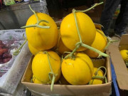 Tiêu dùng - Thị trường hoa quả ngày Rằm mùa COVID-19: Người bán đã ít, người mua còn ít hơn