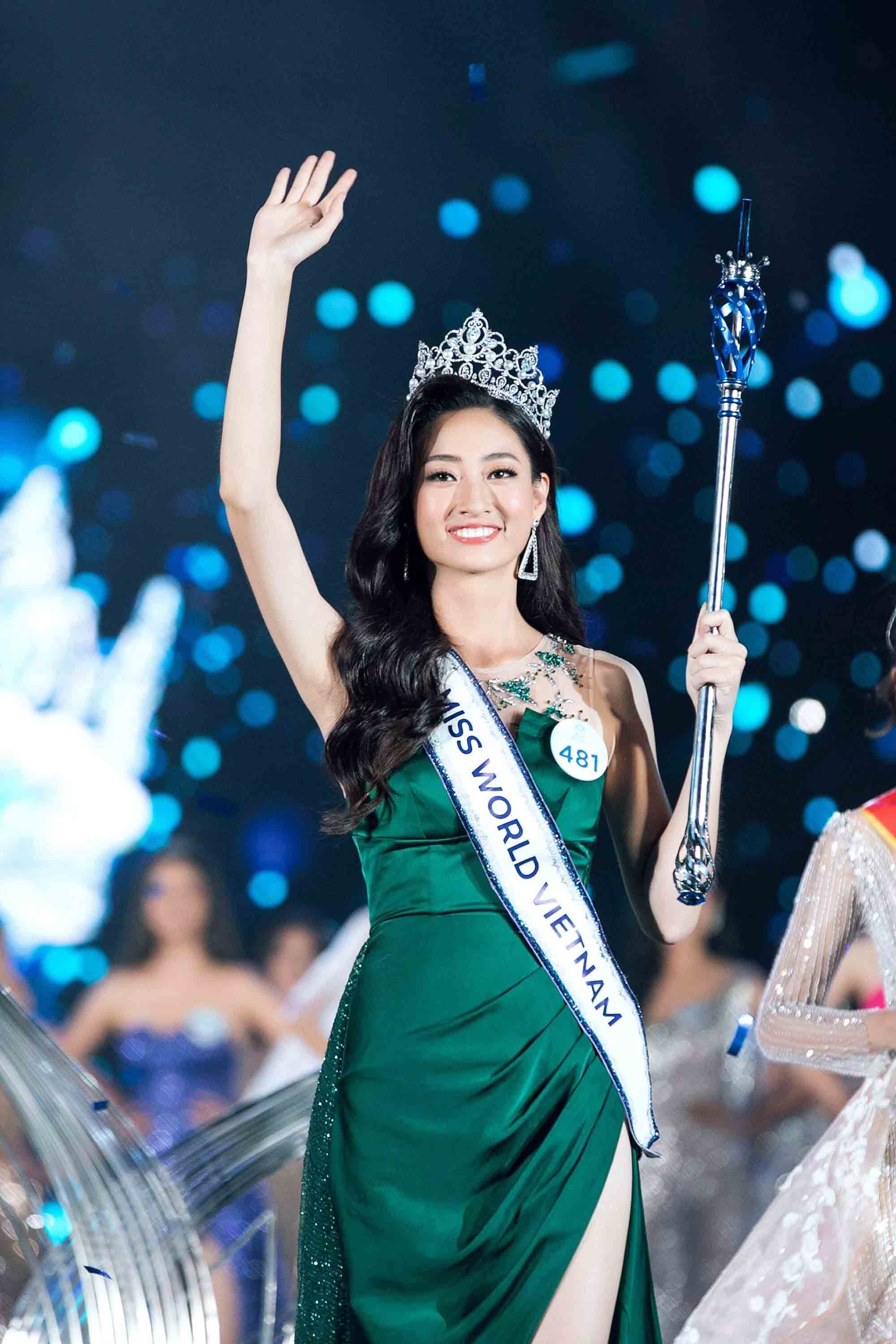 Hoa hậu học giỏi Lương Thùy Linh sợ bị mẹ đuổi khỏi nhà với bảng điểm amp;#34;đội sổamp;#34; - 1