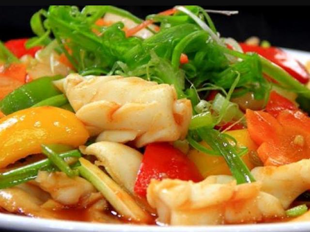 Mực xào chua ngọt ngon mà cách làm đơn giản cả nhà ai cũng thích 
