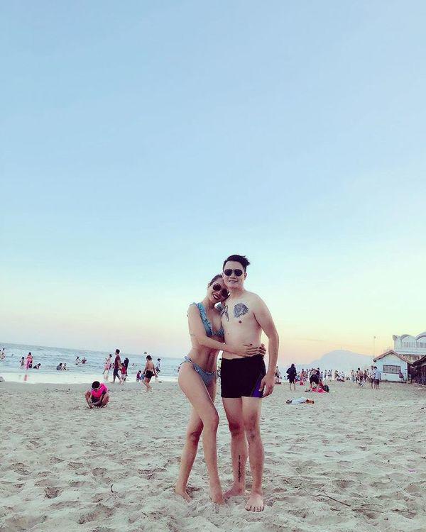 Ở nhà mùa dịch, vợ chồng Hoàng Bách cùng nhau tập tành, vừa đẹp dáng, vừa giữ lửa tình yêu - 6