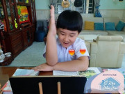 Làm mẹ - Soái ca nhí nhà Lê Phương khiến dân mạng thích thú với hình ảnh học online ở nhà