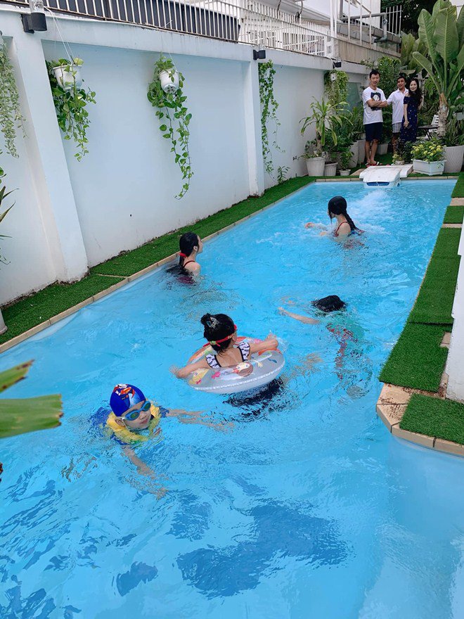 Sao Việt 24h: Vợ chồng Ốc Thanh Vân đến chơi, chụp được amp;#34;khối tài sản kếch xùamp;#34; của Quyền Linh - 3