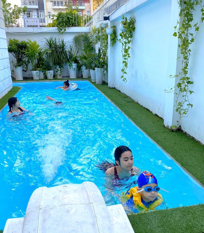 Sao Việt 24h: Vợ chồng Ốc Thanh Vân đến chơi, chụp được amp;#34;khối tài sản kếch xùamp;#34; của Quyền Linh - 7