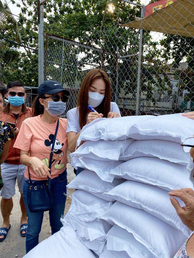 Sao Việt 24h: Vợ chồng Ốc Thanh Vân đến chơi, chụp được amp;#34;khối tài sản kếch xùamp;#34; của Quyền Linh - 19