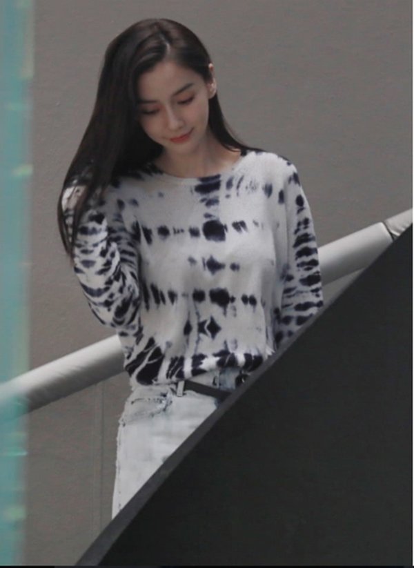 Nhan sắc thực sự của amp;#34;gái 1 conamp;#34; Angelababy dưới ống kính người qua đường - 5