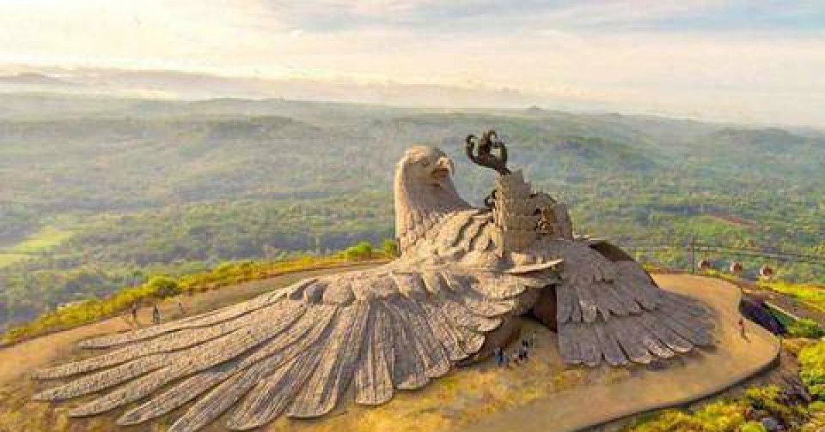 Tượng đại bàng lớn nhất thế giới trên đỉnh núi ở Ấn Độ