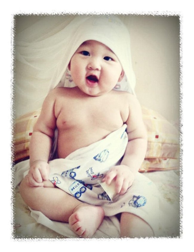 Ảnh hiếm của con trai Bảo Thanh thuở lọt lòng: Đeo nơ hồng, được bố lóng ngóng cho ăn bột - 6