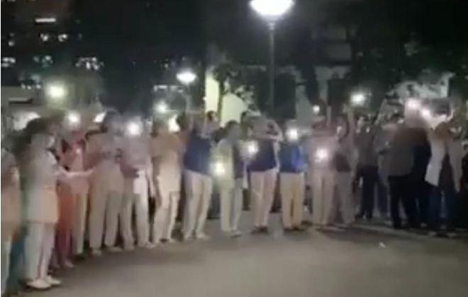 COVID-19 ngày 12/4: Bộ Y tế yêu cầu BV Bạch Mai báo cáo việc tụ tập, không đeo khẩu trang - 1