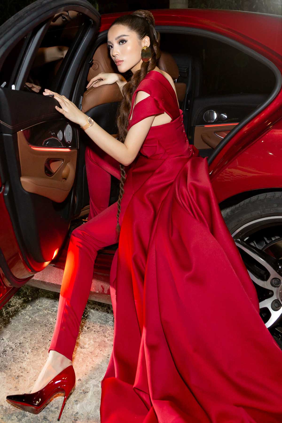 Khối tài sản tiền tỷ và cuộc sống như amp;#34;bà hoàngamp;#34; của Hoa hậu Kỳ Duyên ở tuổi 24 - 22