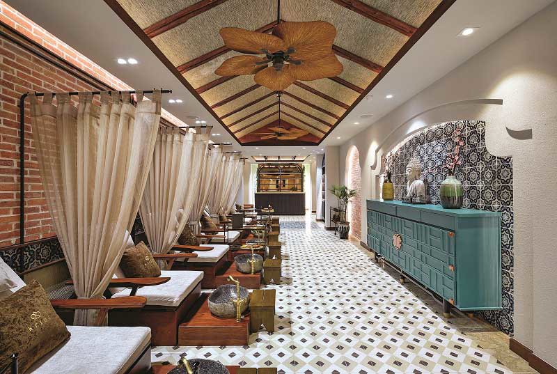 Khối tài sản tiền tỷ và cuộc sống như amp;#34;bà hoàngamp;#34; của Hoa hậu Kỳ Duyên ở tuổi 24 - 26