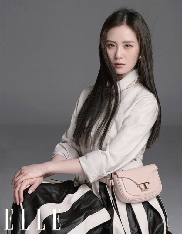 Nhan sắc amp;#34;ái phiamp;#34; của Ngô Kỳ Long: Ảnh chụp vội khác hoàn toàn trên tạp chí - 5