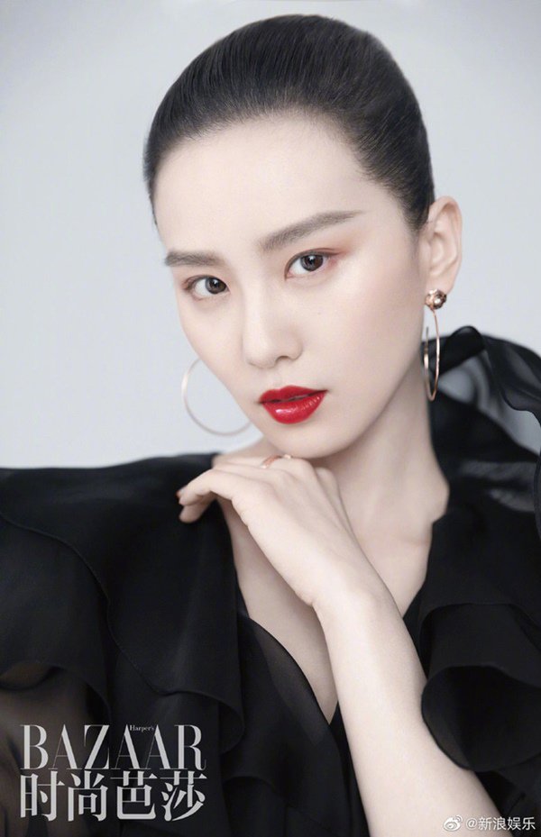 Nhan sắc amp;#34;ái phiamp;#34; của Ngô Kỳ Long: Ảnh chụp vội khác hoàn toàn trên tạp chí - 4