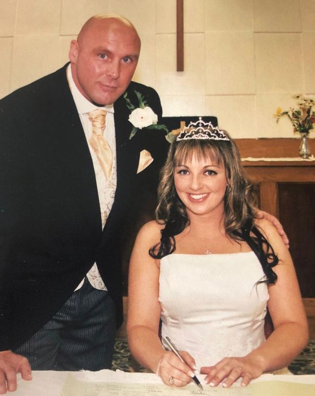 Nghe tin chồng cũ tái hôn, người phụ nữ sốc nặng khi biết danh tính cô dâu sắp cưới - 1