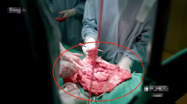 Bí ẩn không có lời giải của phim Việt: Tóc đổi màu, tin nhắn amp;#34;maamp;#34; và đĩa kẹo tàng hình - 2