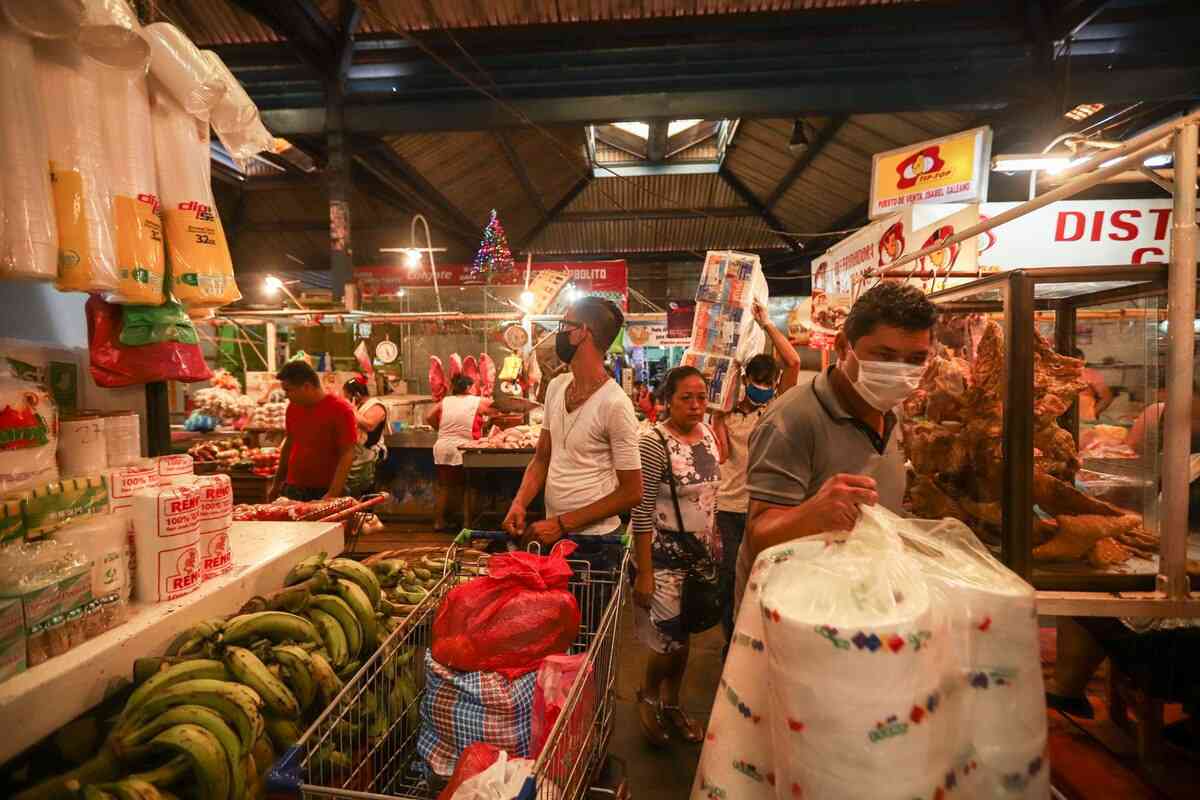 Một số ít người bán hàng đeo khẩu trang trong chợ tại Nicaragua (ảnh: Seattletimes)