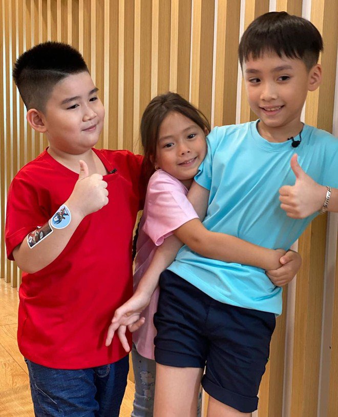 Dân mạng amp;#34;đổ gụcamp;#34; trước loạt ảnh con gái Đoan Trang ôm cứng con trai Tiến Luật mọi nơi - 5