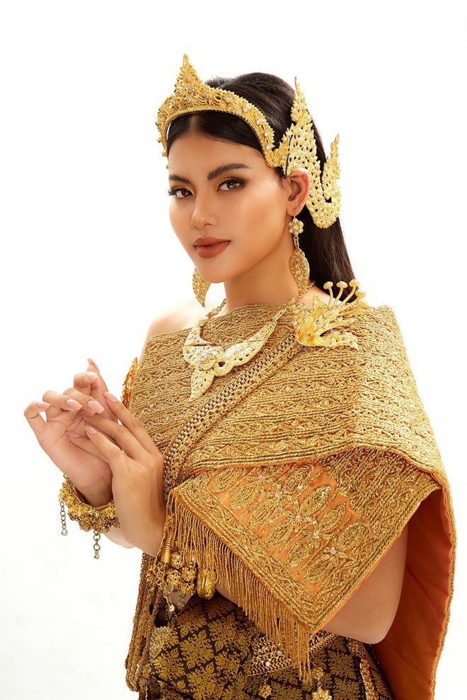 Diễn viên Ly Na Trang diện trang phục dân tộc mạ vàng đón Tết cổ truyền Khmer - 2