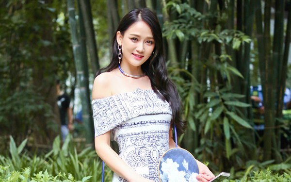 Được bạn trai giàu có chăm như bà hoàng nhưng chị đại Cbiz vẫn khó chịu than trời - 5