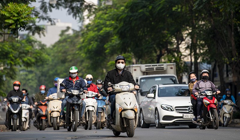 Phương tiện nối đuôi nhau trên các tuyến phố Hà Nội.
