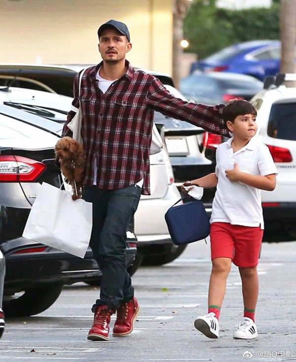 Chồng là tỷ phú trẻ nhất thế giới nhưng chân dài nổi tiếng không nuôi con theo kiểu nhà giàu - 3