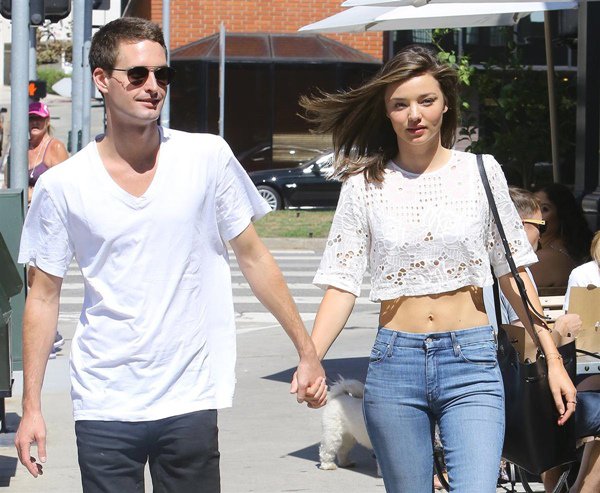 Chồng là tỷ phú trẻ nhất thế giới nhưng chân dài nổi tiếng không nuôi con theo kiểu nhà giàu - 2