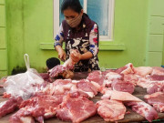 Tiêu dùng - Bản tin tiêu dùng: Lợn hơi tăng "chóng mặt", chị em bỏ ra 200.000 chưa mua được 1kg thịt lợn