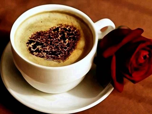 Tách cà phê muối và lời nói dối suốt 40 năm khiến người vợ bật khóc