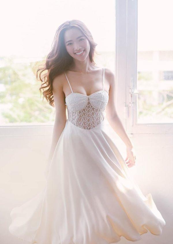 Bà xã Ưng Hoàng Phúc khoe dáng gợi cảm trên MXH, nói là mẹ ba con chắc chẳng ai tin - 5