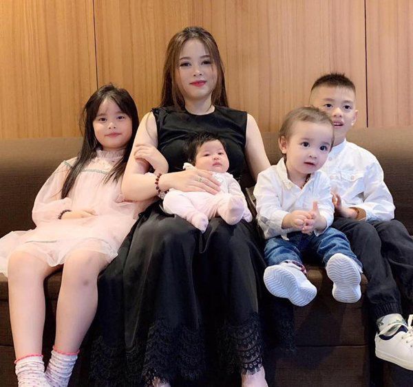 Hotmom amp;#34;bán cả thế giớiamp;#34; mang bầu bị nổi mề đay vẫn chữa bằng thuốc đi xin - 1