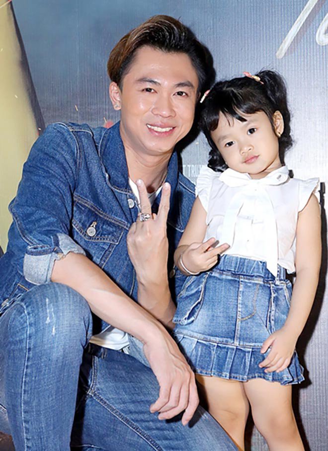 Có nhà và xe tiền tỷ, amp;#34;ông hoàng triệu viewamp;#34; phải dè sẻn từng đồng đi chợ nuôi con - 1