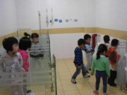 Làm mẹ - Cô giáo gửi ảnh một tiết học ở lớp, mẹ tức tốc chuyển trường cho con