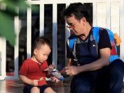 Làm mẹ - U80, nhạc sĩ Đức Huy vẫn muốn có con thứ 6, hôn vợ trẻ kém 44 tuổi trước mặt con