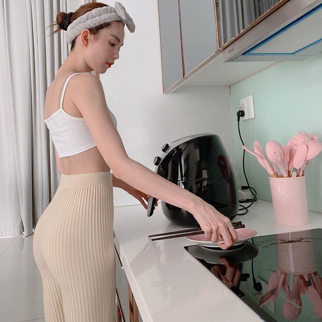 Sao Việt 24h: Rơi nước mắt với người mẹ amp;#34;không để con dốtamp;#34; của mỹ nhân Việt Trinh - 9