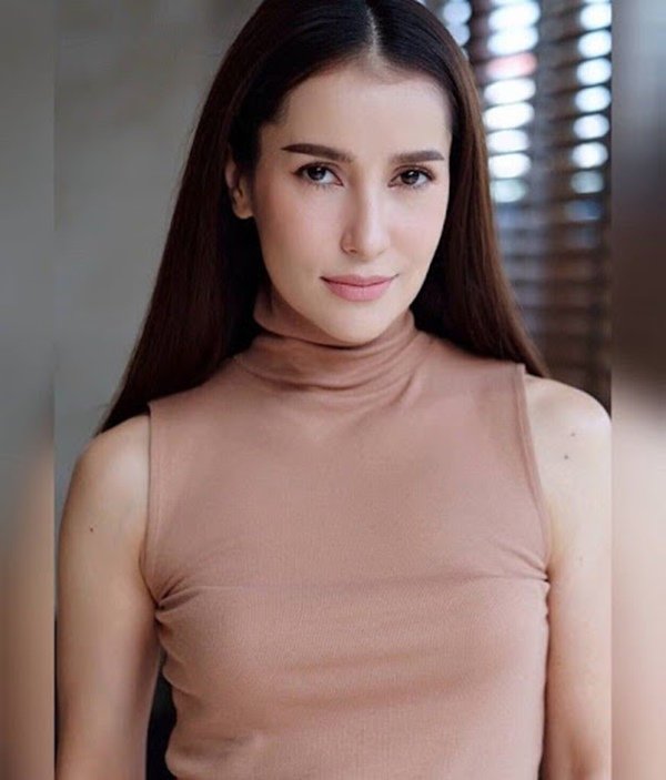 Bông hồng lai nổi tiếng nhất Thái Lan 43 tuổi vẫn chưa chịu cưới bạn trai yêu hơn 20 năm - 3