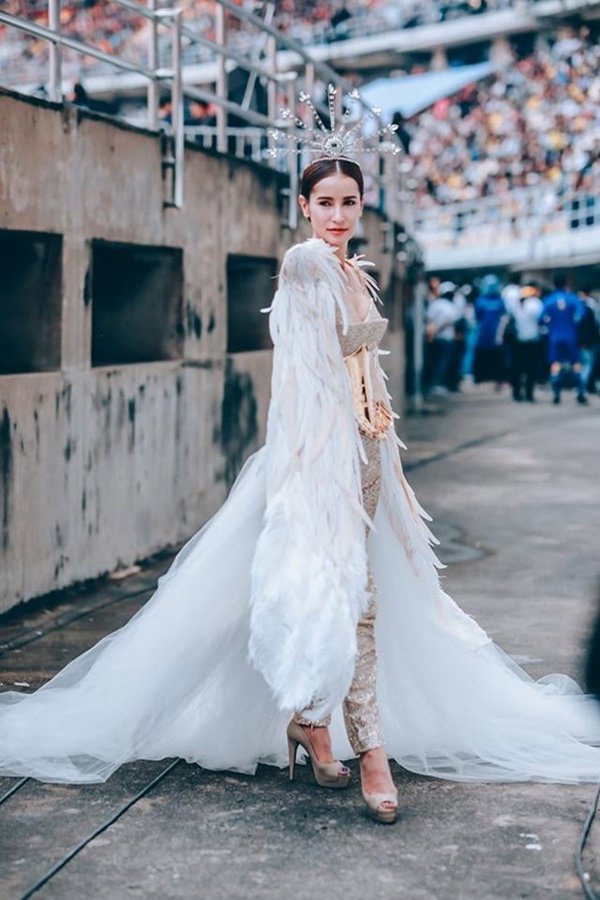 Bông hồng lai nổi tiếng nhất Thái Lan 43 tuổi vẫn chưa chịu cưới bạn trai yêu hơn 20 năm - 7