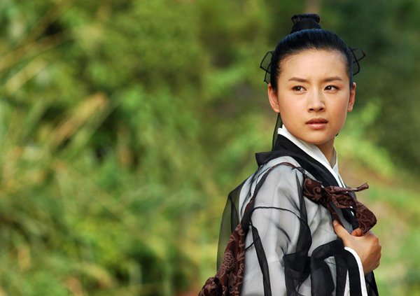 Sau tin giấu giếm chuyện tái hôn, Chúc Anh Đài tai tiếng Cbiz xuất hiện nhợt nhạt, mắt thâm quầng - 5