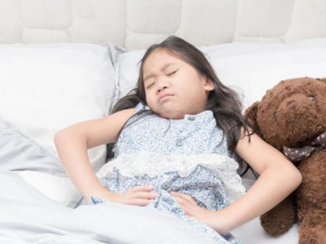 Con 6 tuổi vào viện cấp cứu, bố mẹ mới biết con viêm dạ dày vì kiểu ăn uống này