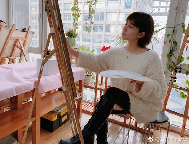 Hé lộ cuộc sống của kiều nữ phát ngôn sốc amp;#34;thà khóc trên BMW còn hơn cười sau xe đạp” - 4