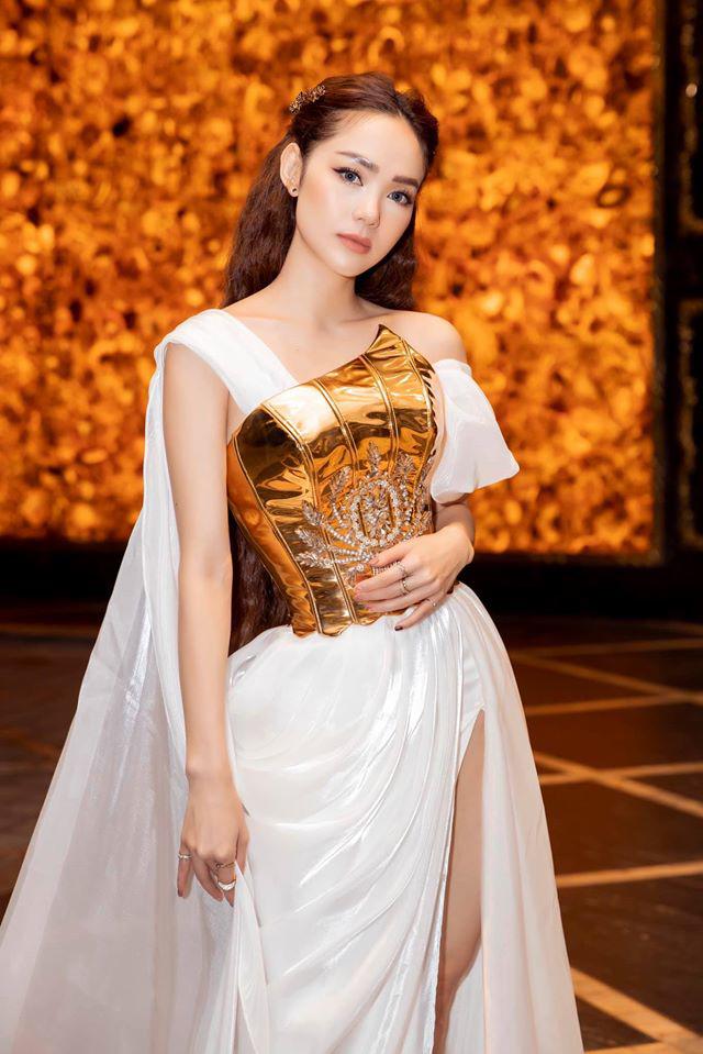 khoe anh mat xinh, goc nghieng than thanh, minh hang bi fans goi nham ninh duong lan ngoc - 17