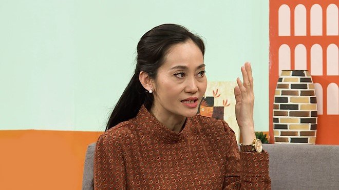 Nữ đạo diễn nổi tiếng Hạnh Thuý lần đầu thú nhận sợ bị các con coi thường - 1