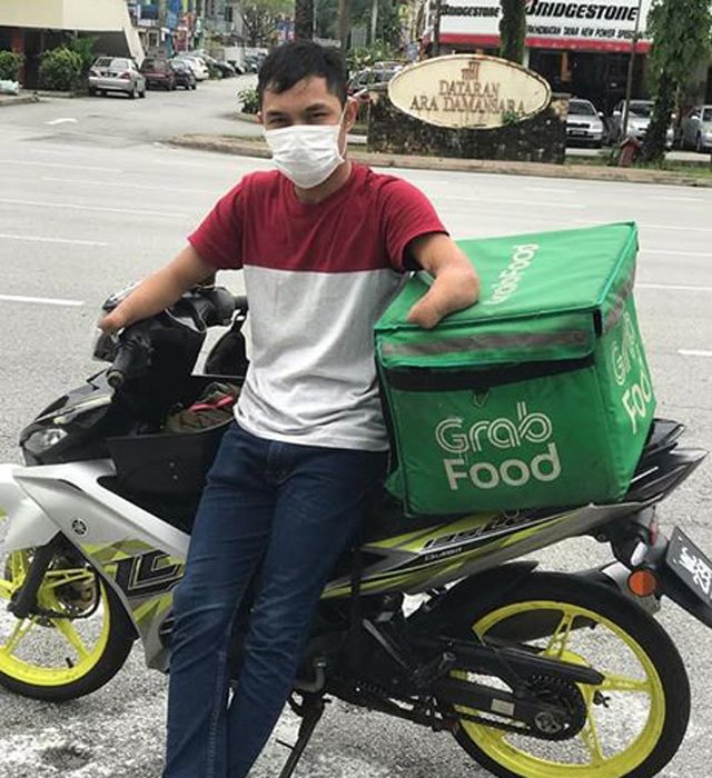 Xuống nhà lấy đồ ăn, chàng trai kinh ngạc đến mức không nói nên lời khi nhìn thấy anh shipper - 2