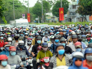 Ngày đầu đi làm sau lễ, HS trở lại trường, các ngả đường Hà Nội và TP.HCM không lối thoát