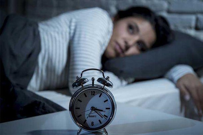 Khi bạn đi ngủ vào ban đêm, hệ thống bạch huyết sẽ được bật, khiến một số chất chuyển hóa độc tố trong một ngày được loại bỏ một cách hiệu quả. Nếu ngày hôm nay ngủ không ngon, các chất chuyển hóa này sẽ tích tụ lại trong não, thời gian dài sẽ gây tổn thương não.
