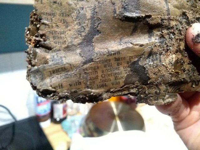 buc tuong cua ngoi nha moi mua trong khac thuong, chang trai duc ra phat hien dieu ky la - 4