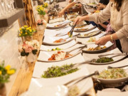 Tiêu dùng - 10 mánh khóe không ngờ của nhà hàng buffet, khách ăn thả ga vẫn lãi "khủng"