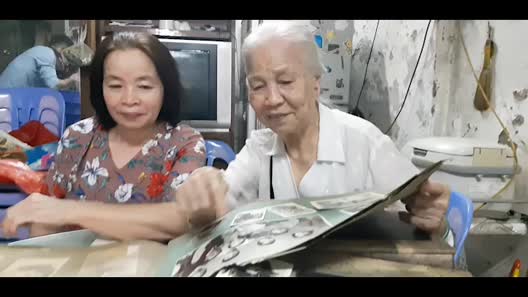 Gia đình hiếm giữa phố cổ: 3 con dâu ăn chung với mẹ chồng, tiền lấy tiêu không cần hỏi