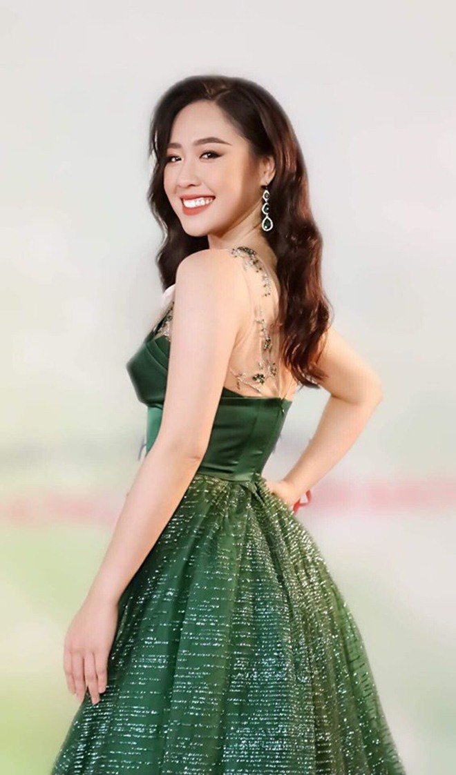 Nữ MC VTV đang được dân mạng "truy lùng" vì đẹp ngang Hoa hậu - ảnh 11
